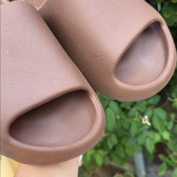 Adidas Yeezy Slide. Women Size 7 . - Picture 5 of 16